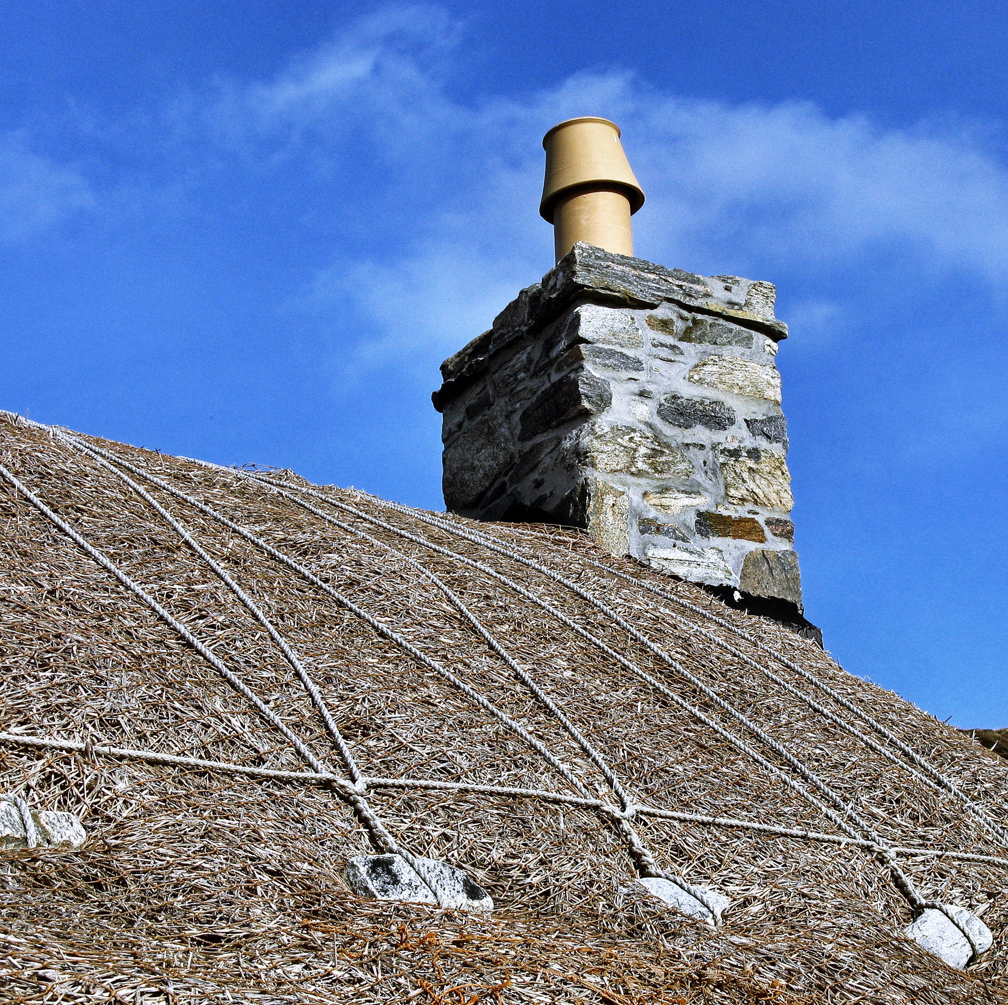 sky, low angle view, architecture, built structure, building exterior