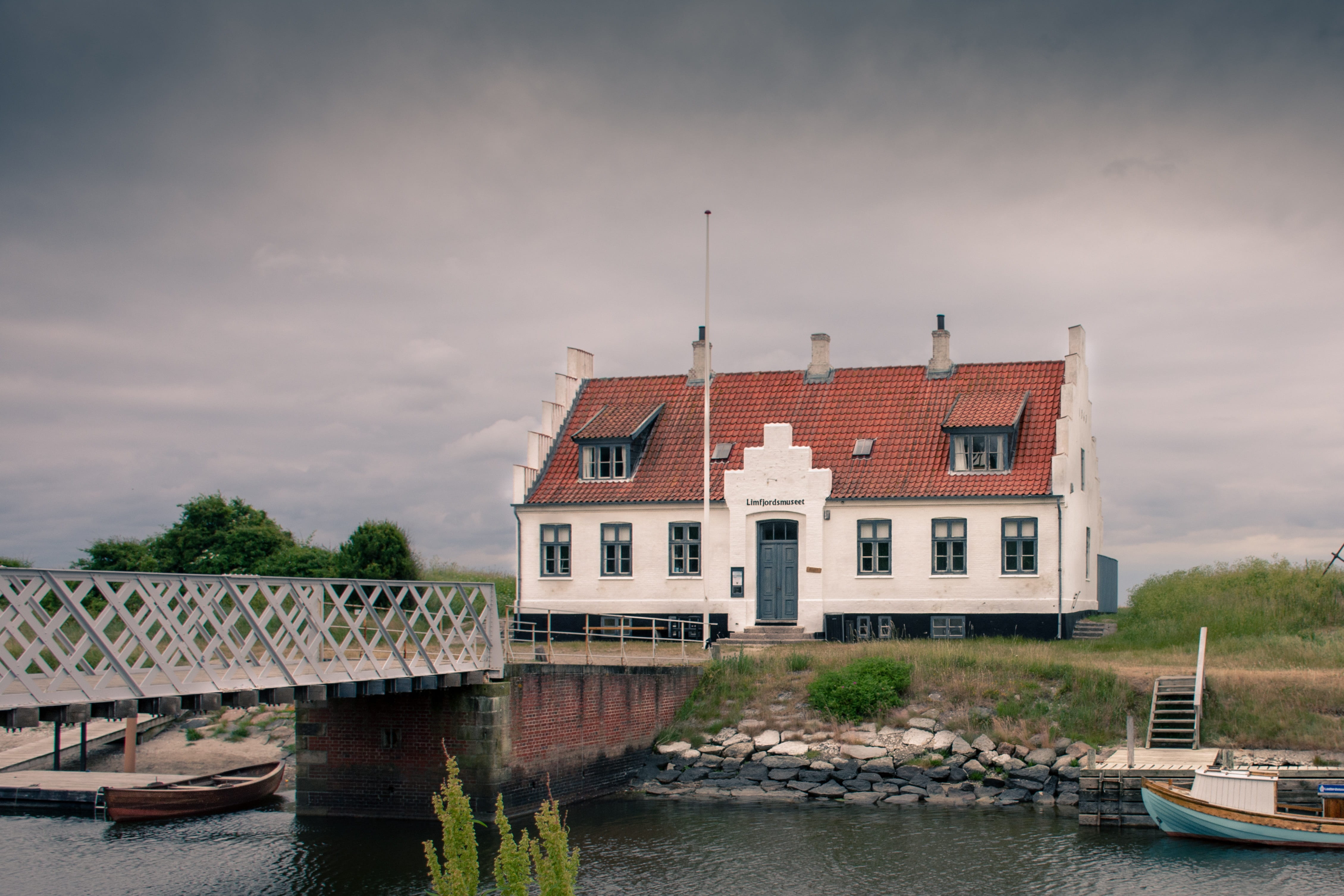 museum, building, architecture, historical, water, built structure