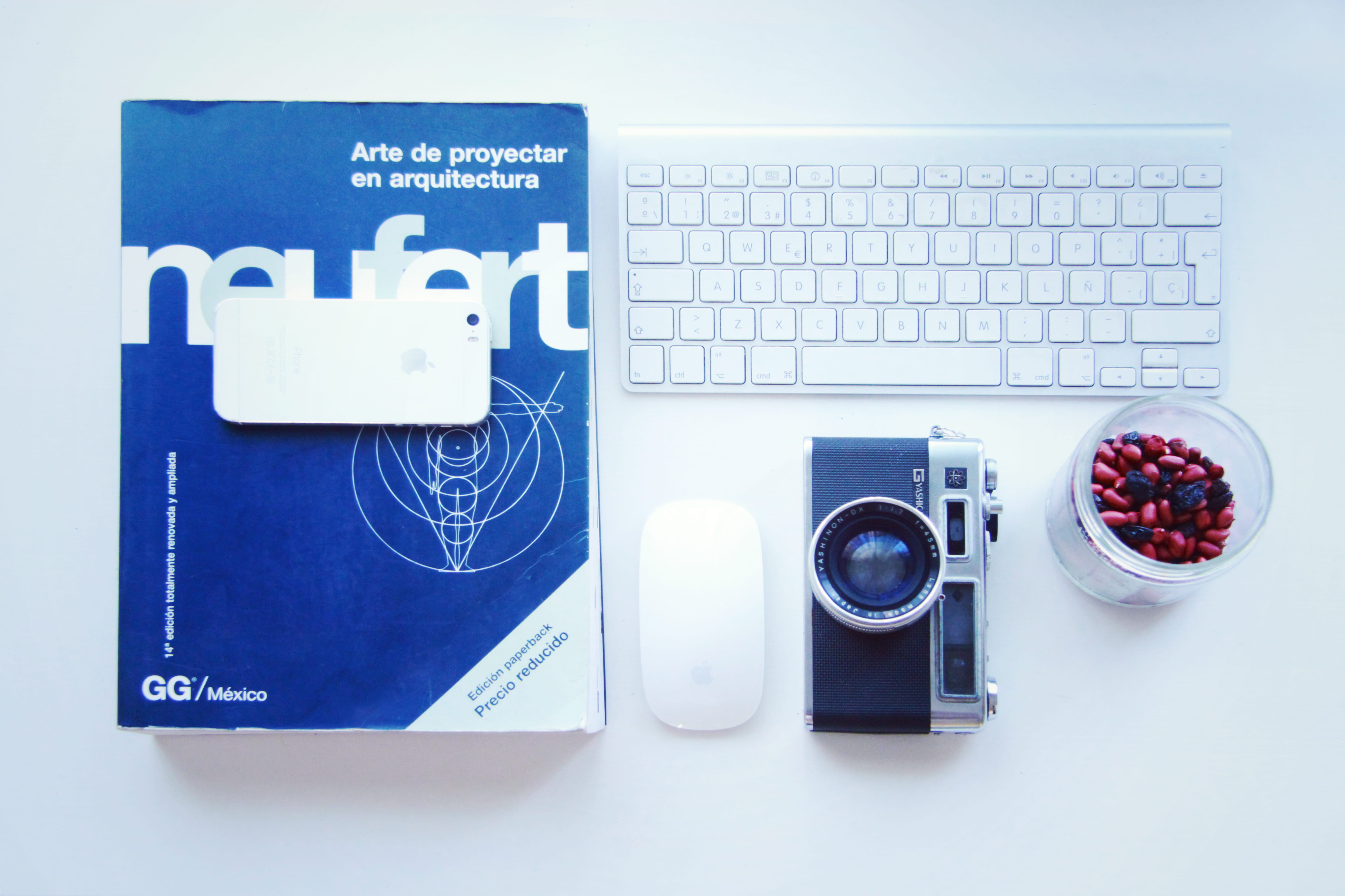 work, elements, neufert, keyboard, mouse, camera, peanuts, raisins
