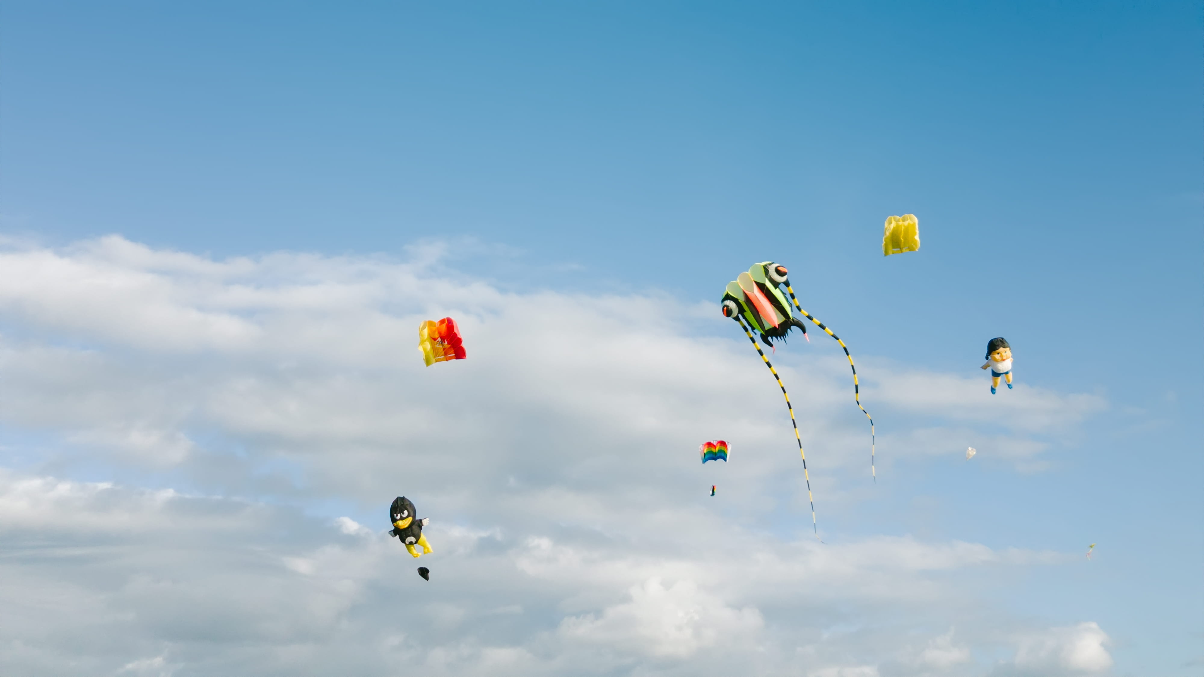sky, summer, kites, clouds, cloud - sky, flying, low angle view