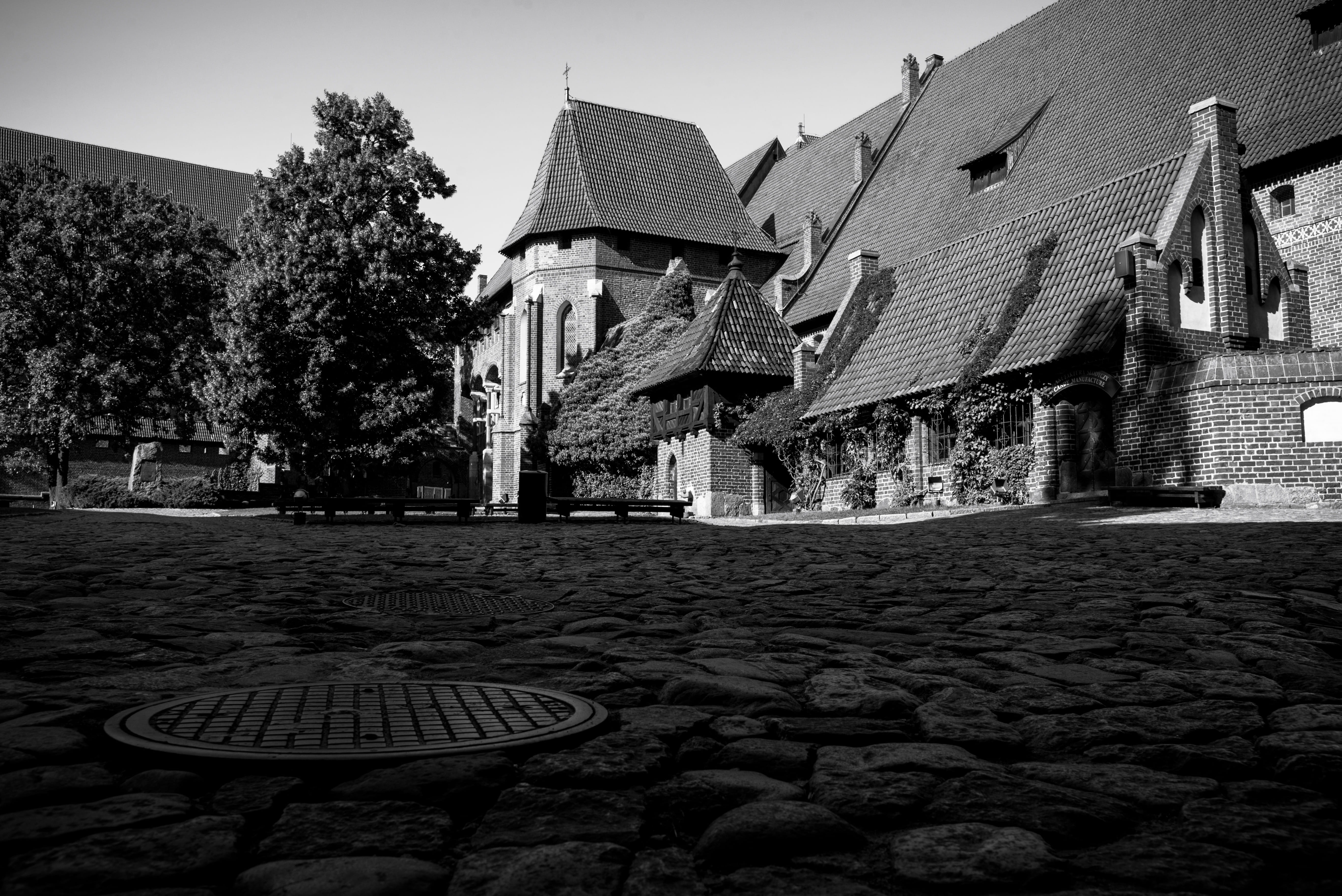 black, whithe, black and white, house, building exterior, architecture