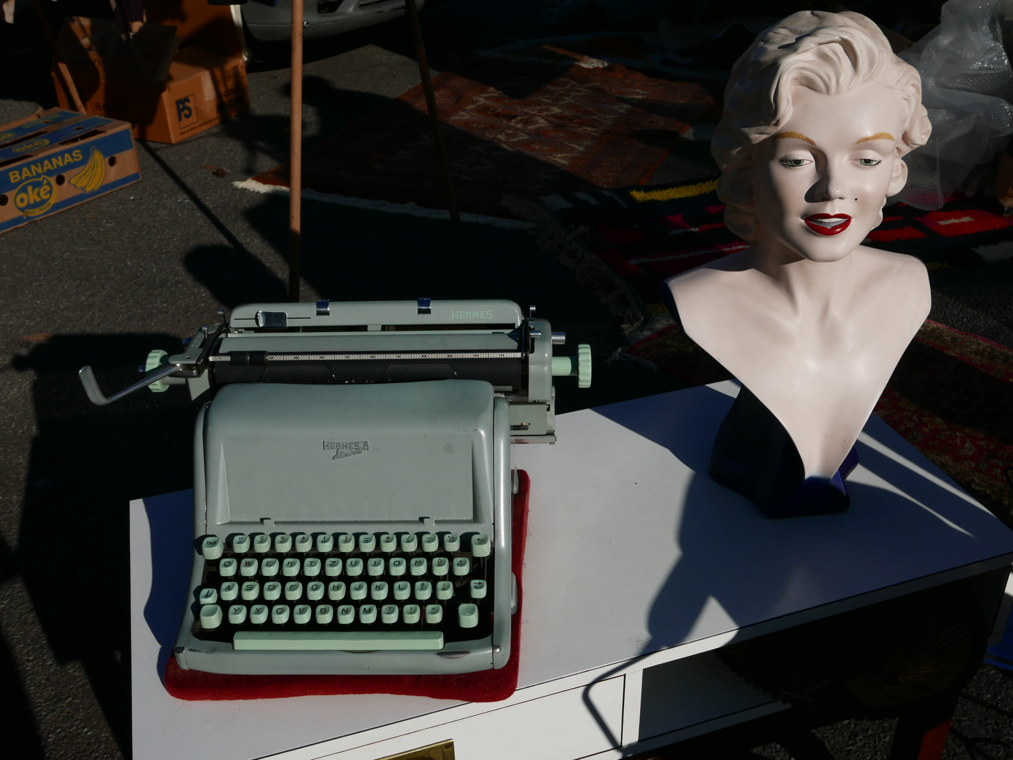 switzerland, genève, plainpalais flea market, typewriter, marylin