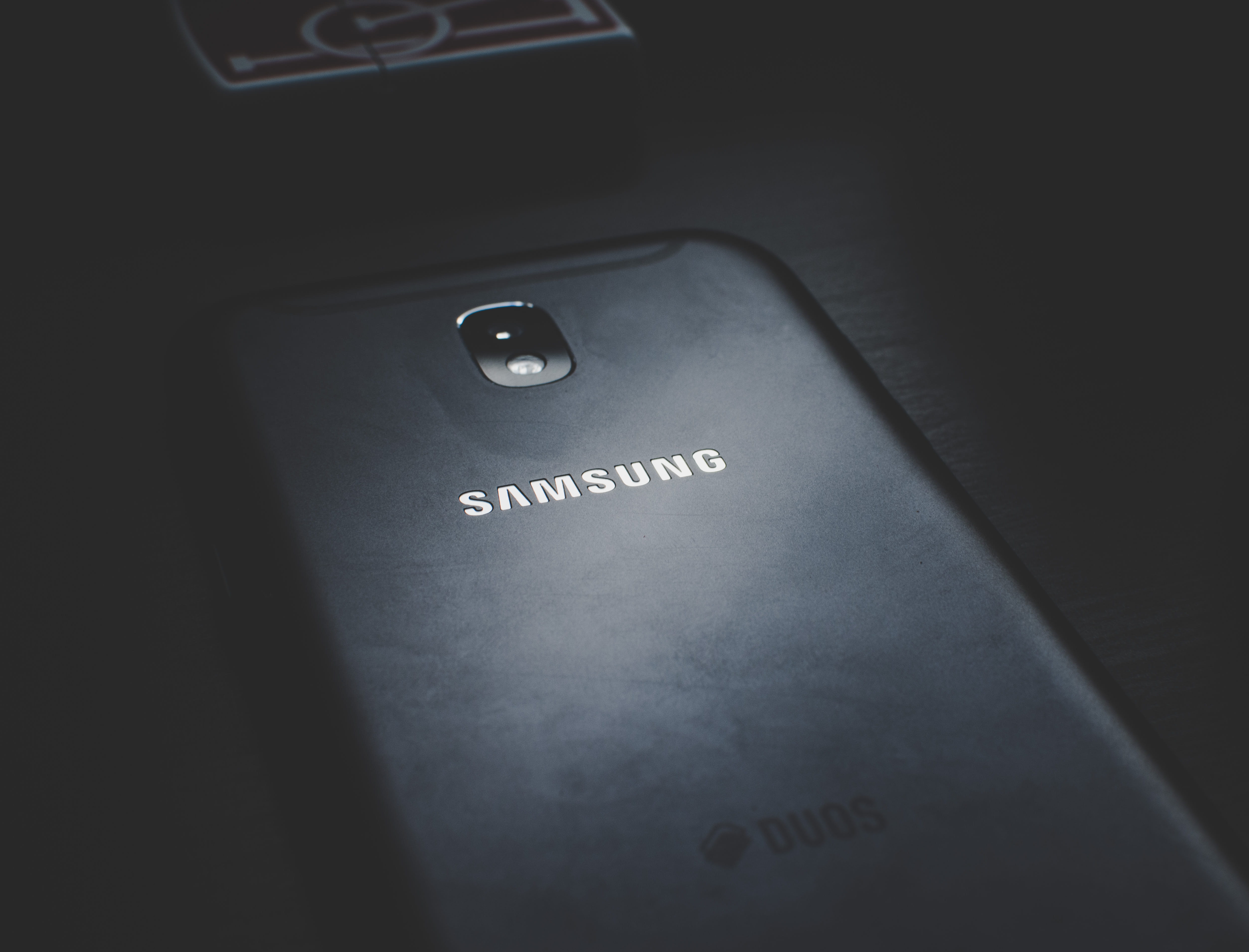 Close-up Photo of Black Samsung Phone, 4k wallpaper, android wallpaper