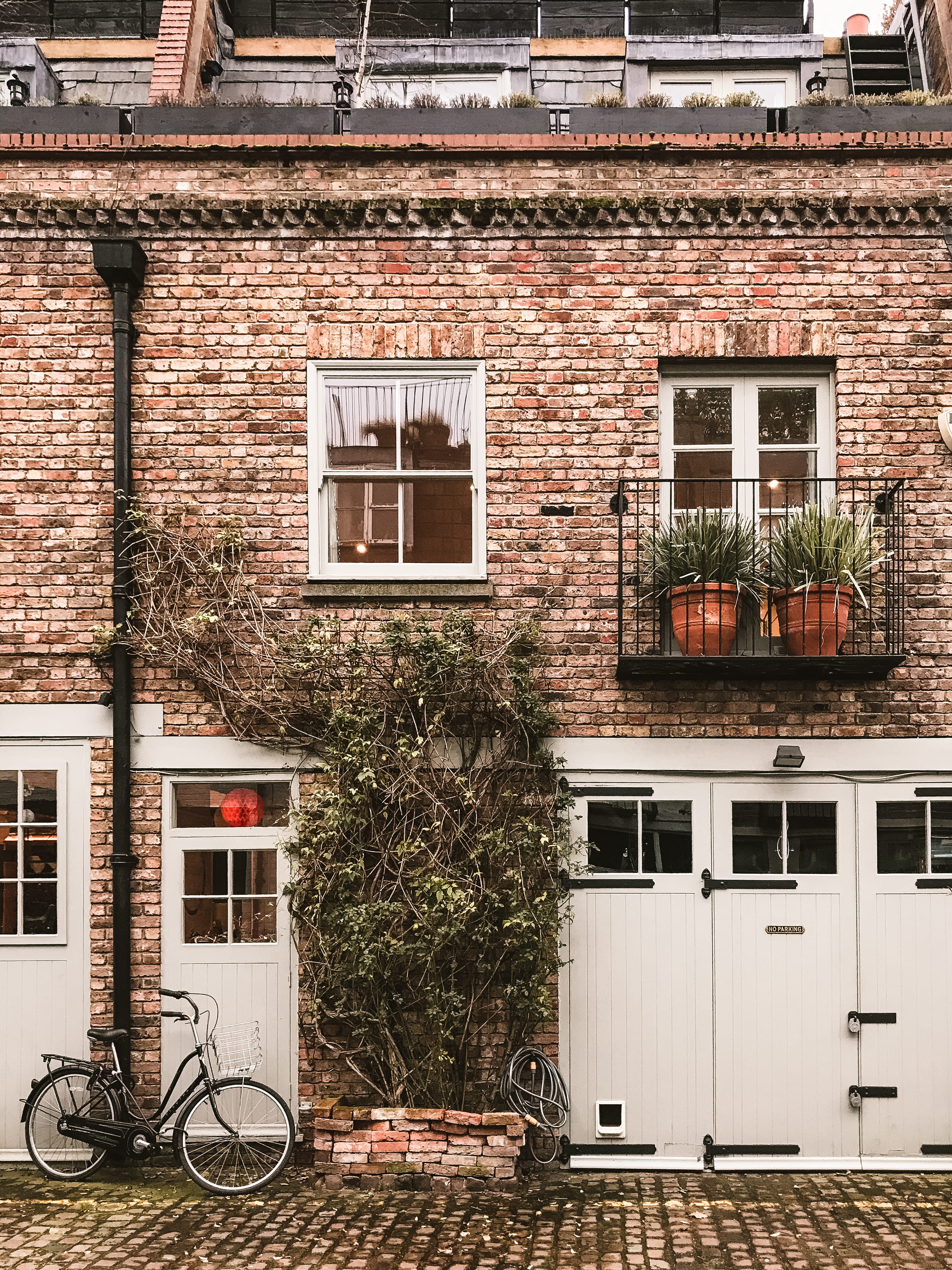 architecture, building exterior, window, built structure, brick wall