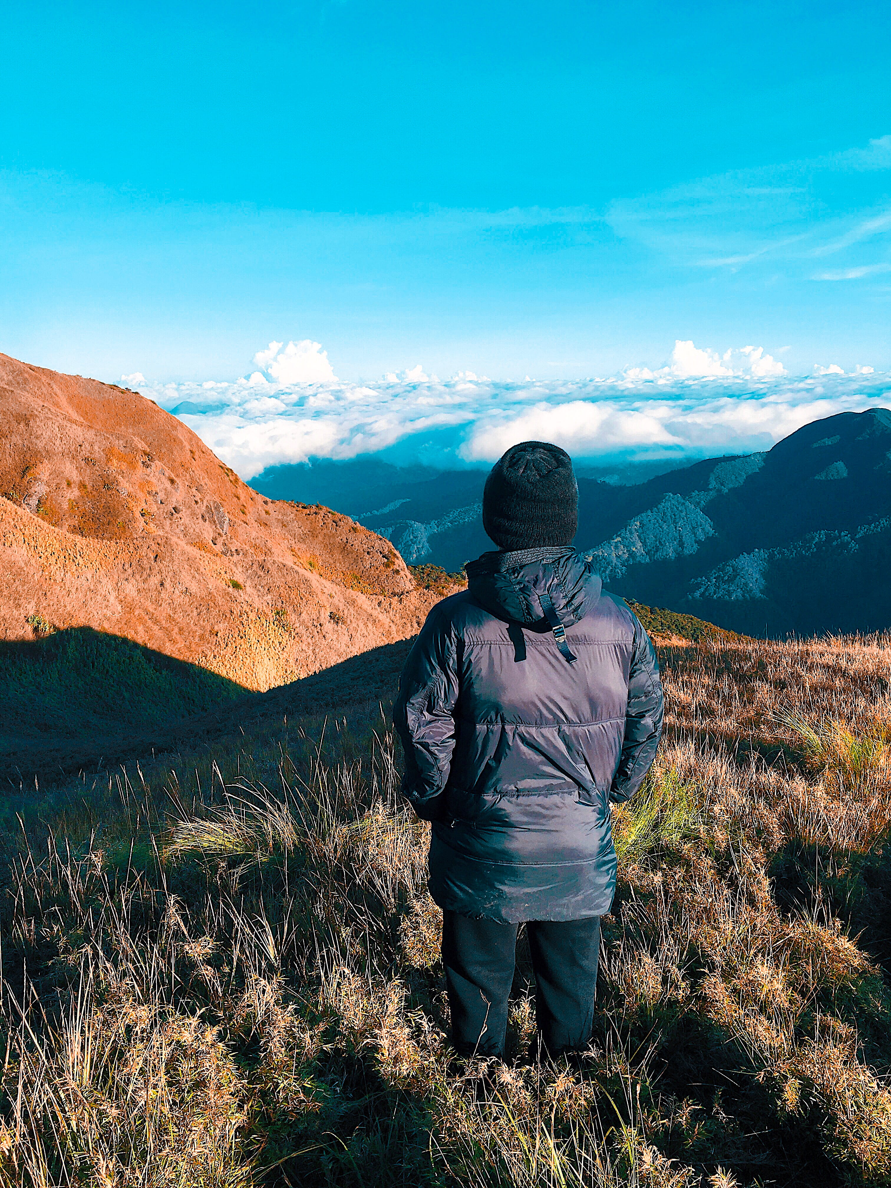 Man Wearing Bubble Jacket, adventure, climb, clouds, daylight