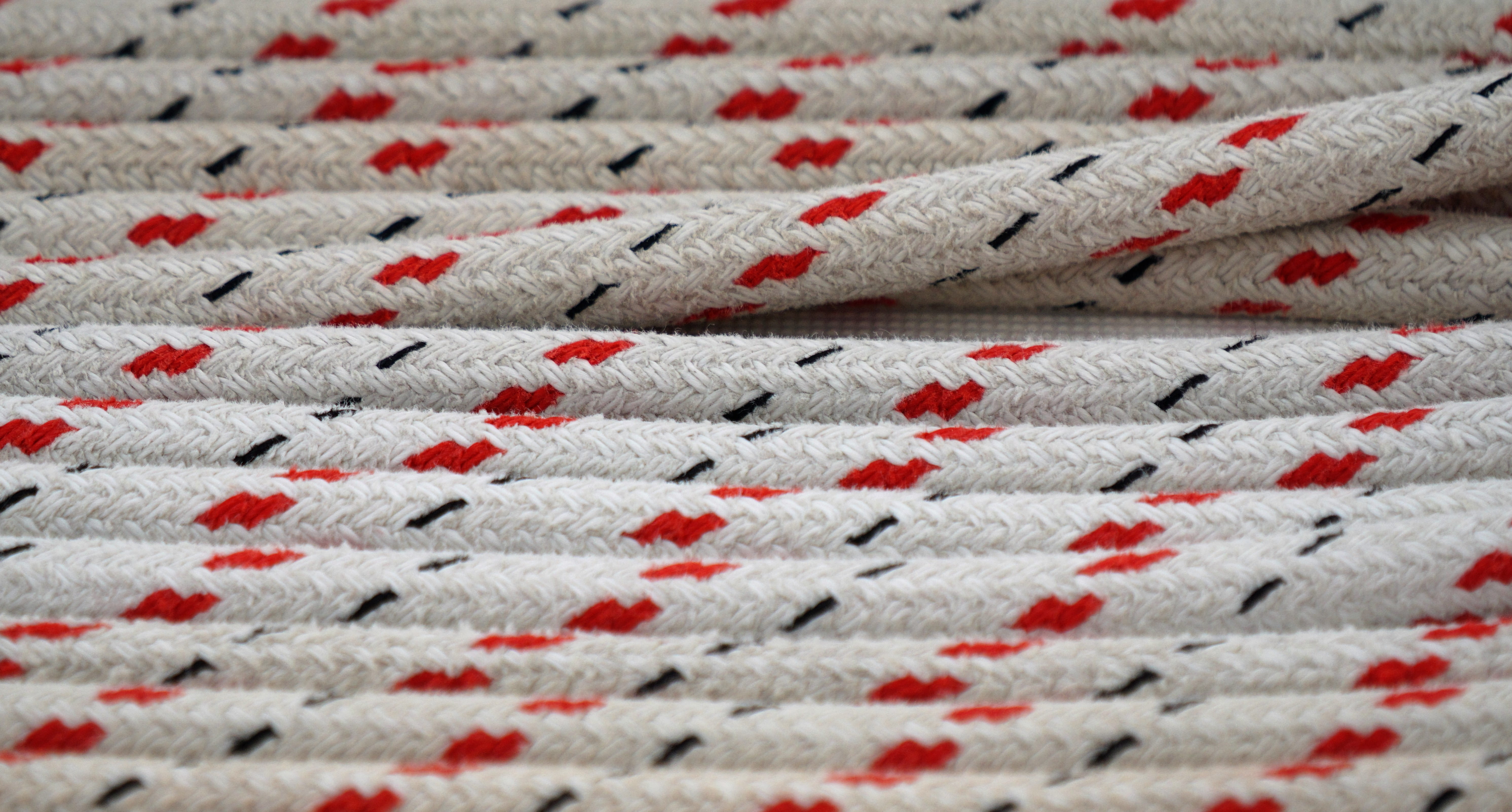 guadeloupe, lines, string, red, black, strings, aligned, sorted