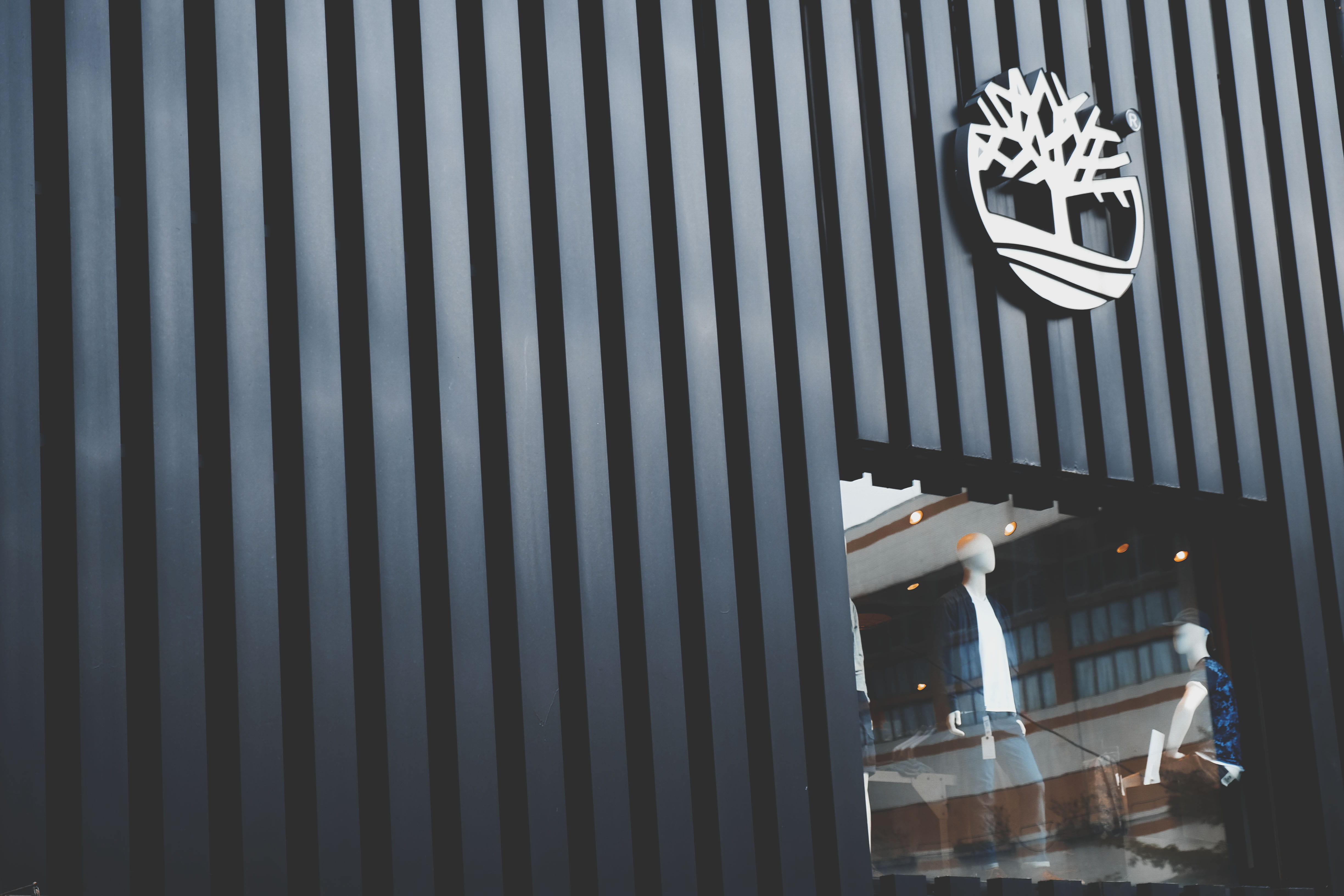 Timberland emblem, pattern, striped, architecture, metal, day