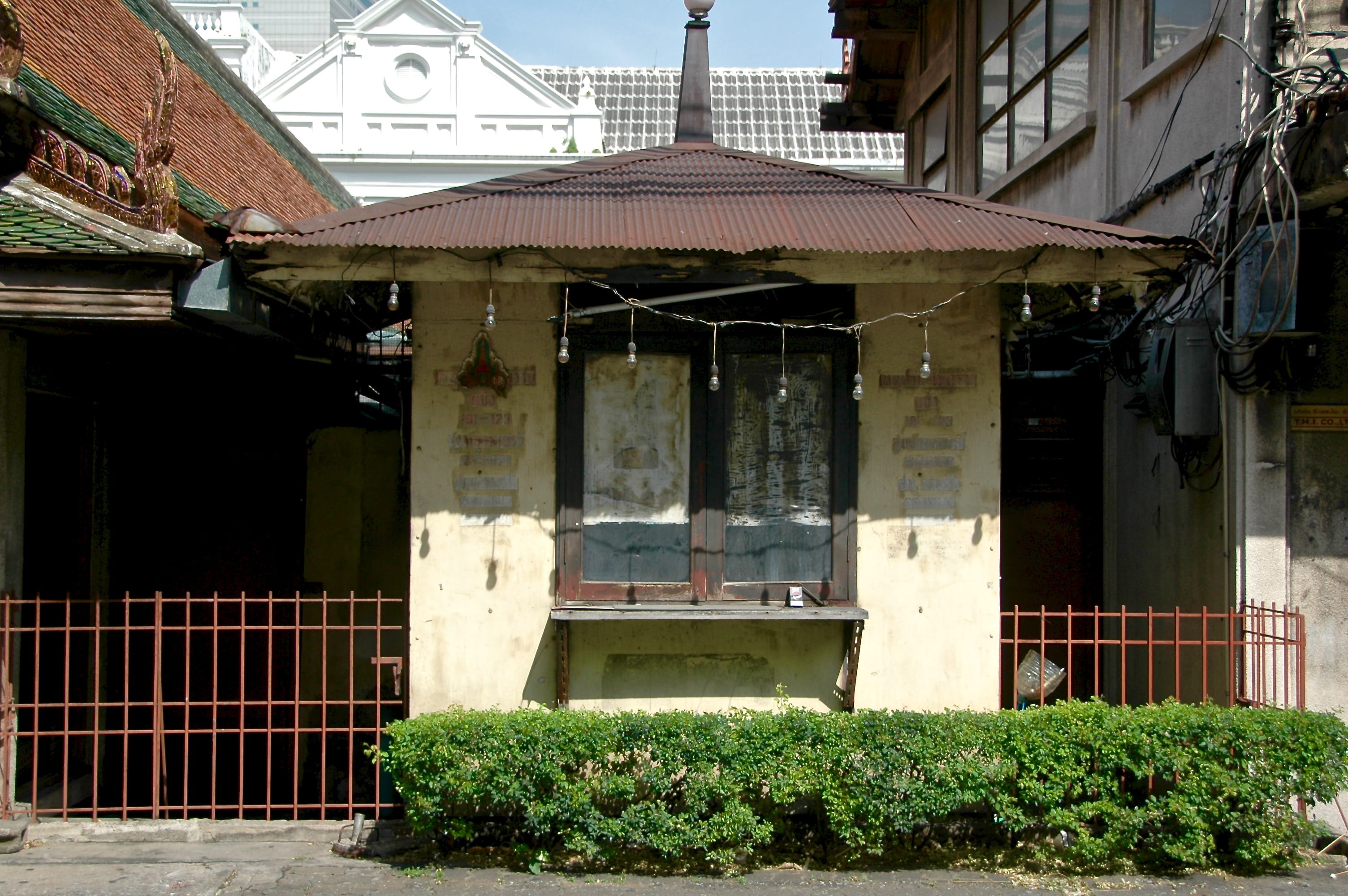built structure, architecture, building exterior, plant, day