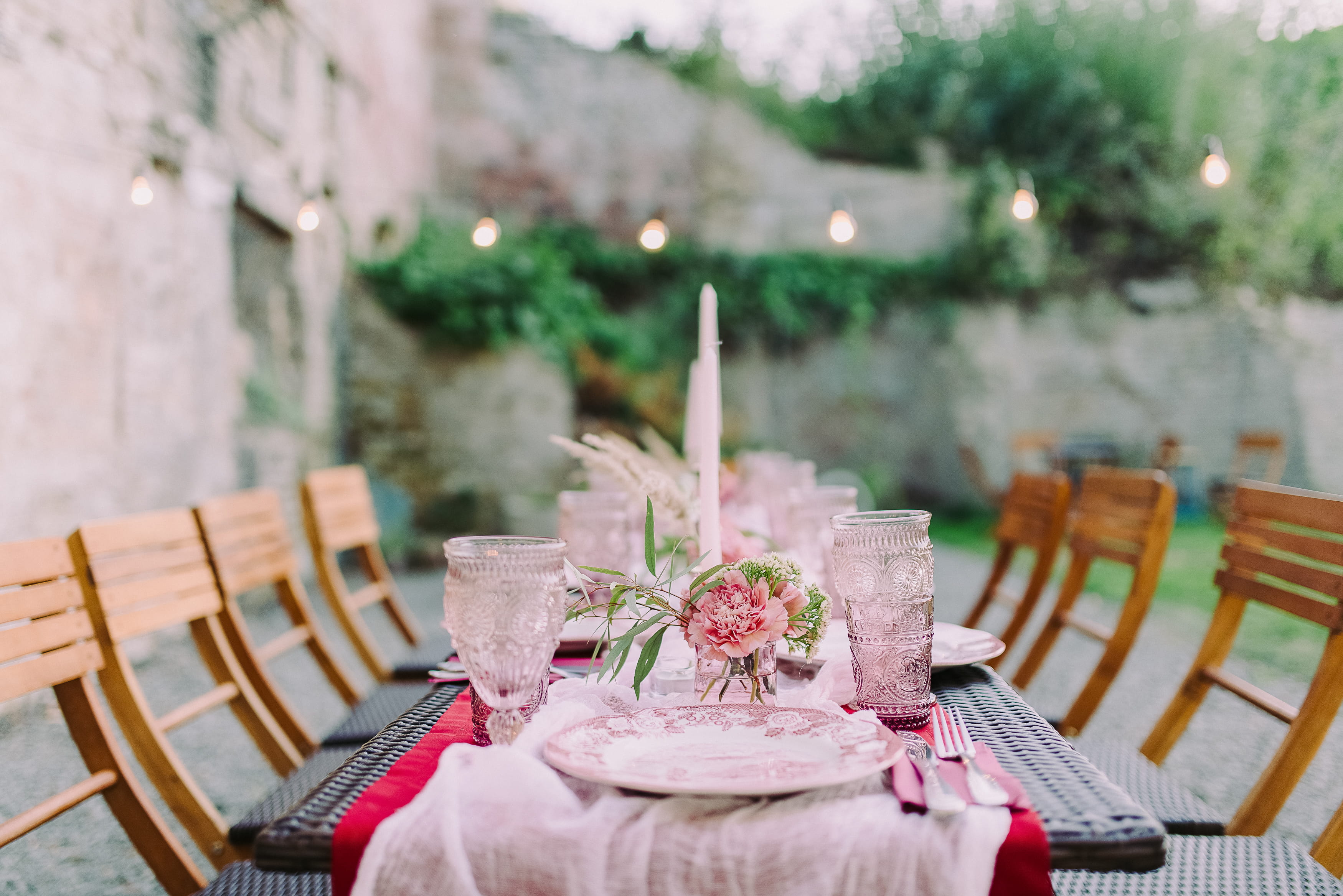 Table Setting, chairs, cutlery, flatware, silverware, tableware