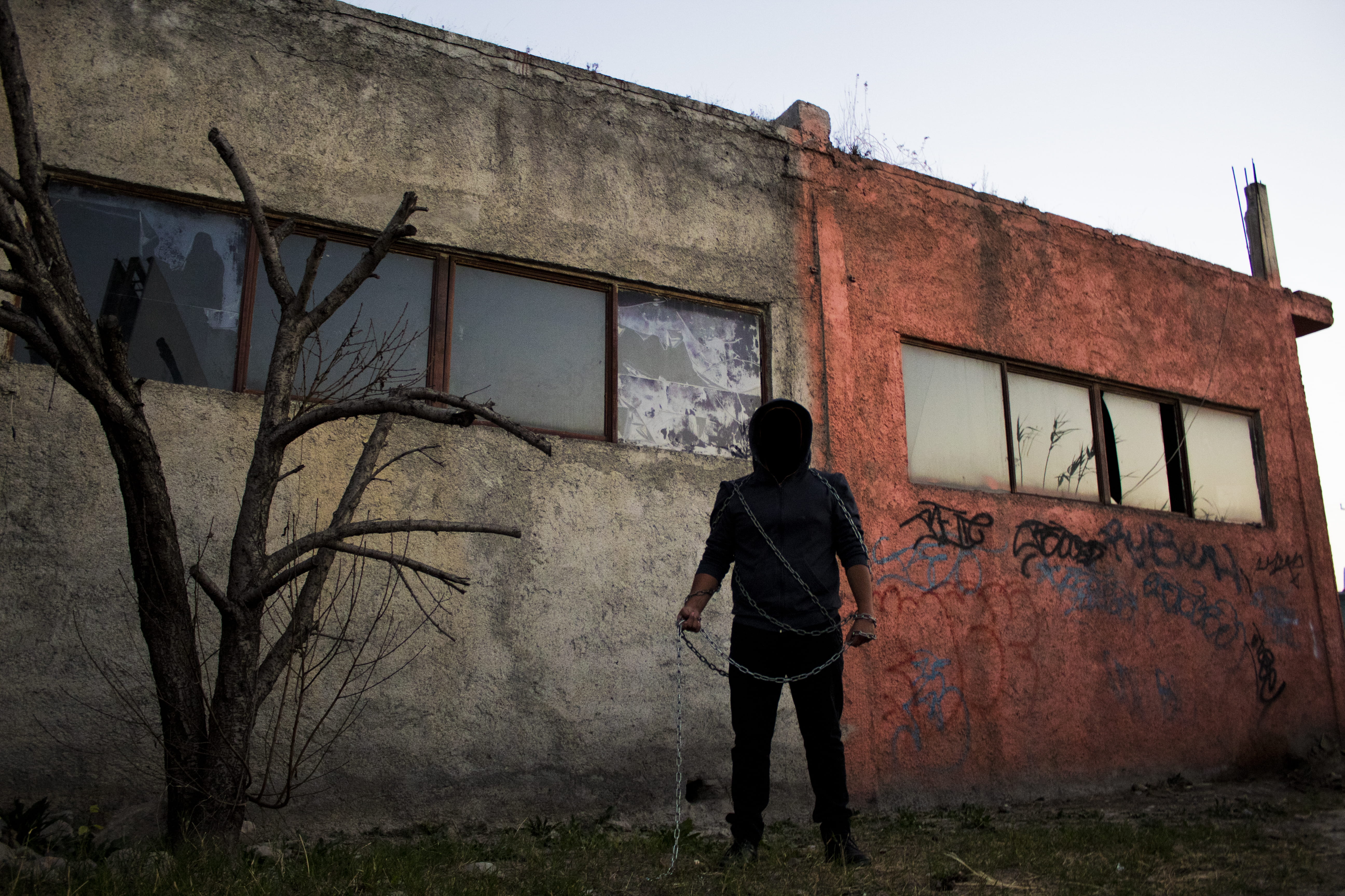 mexico, saltillo, chains, alone, hope, architecture, standing