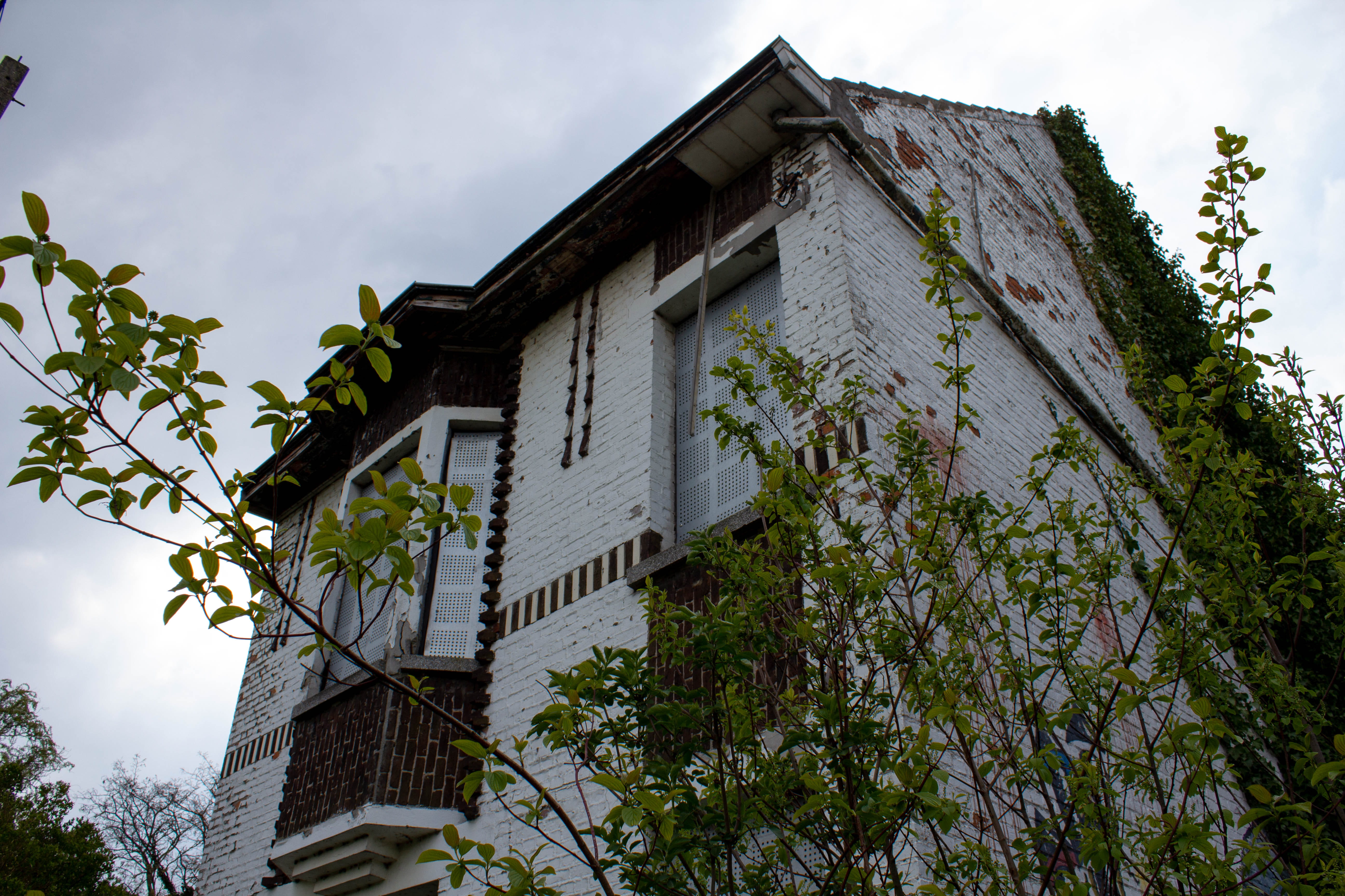 building exterior, architecture, low angle view, built structure