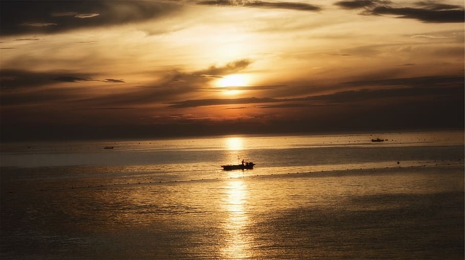 sunset, boats, ships, ocean, sea, horizon, sky, clouds, dusk HD wallpaper