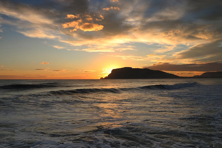 Golden-hour Photography of Body of Water, beach, clouds, dawn HD wallpaper