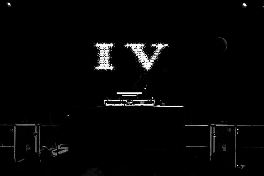 IV in Black and White Photo, art, black-and-white, concert, dark