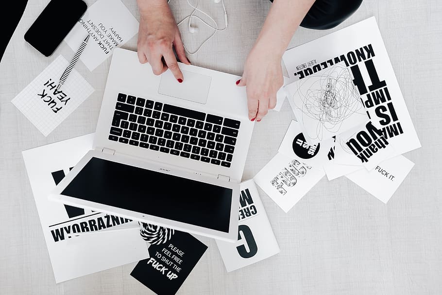 Femine Workplace with White Laptop, minimal, minimalist, workspace HD wallpaper