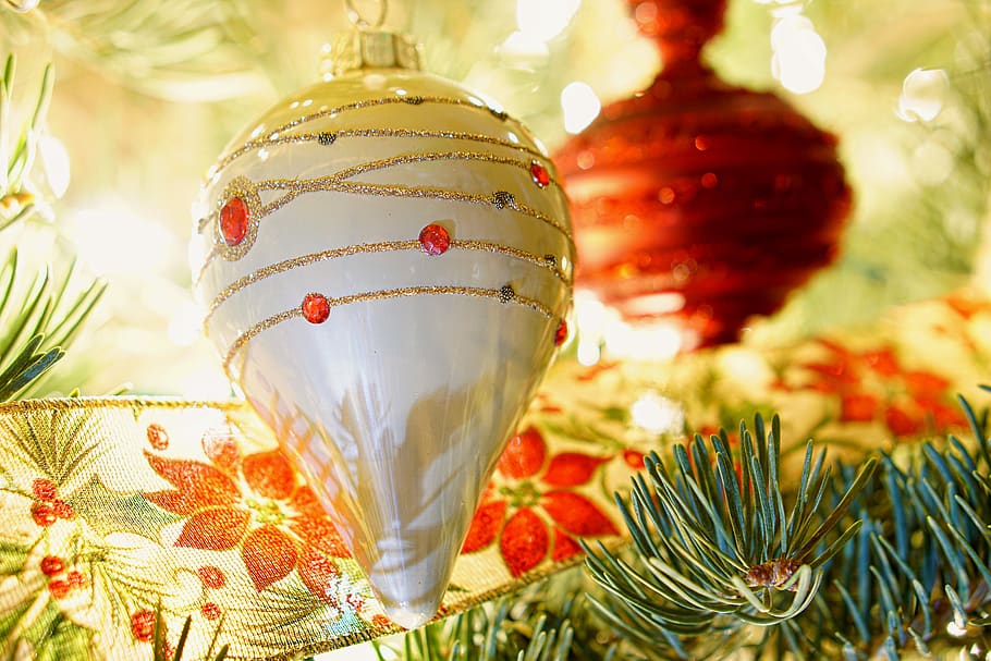 gray and red baubles, ornament, tree, spruce, pine, pine leaf HD wallpaper
