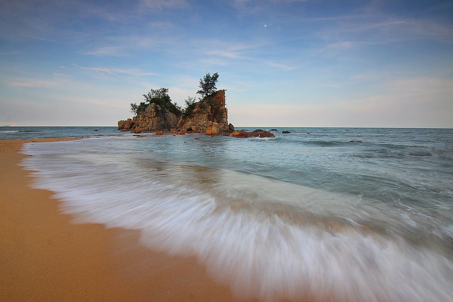 Brown Stone Beside Body of Water, bay, beach, blue sky, blur HD wallpaper