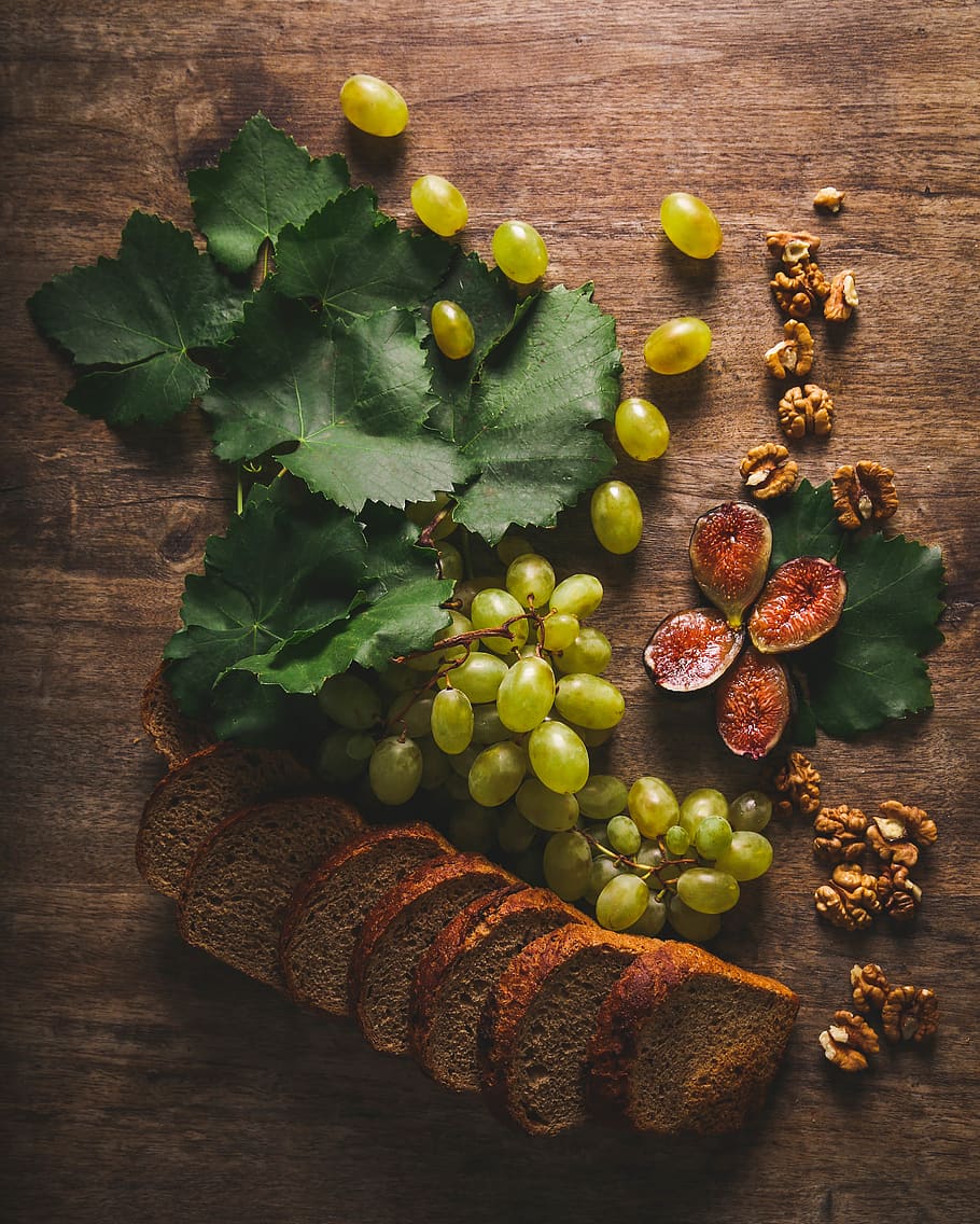 Green Grapes With Breads, close-up, colors, delicious, food, fresh HD wallpaper