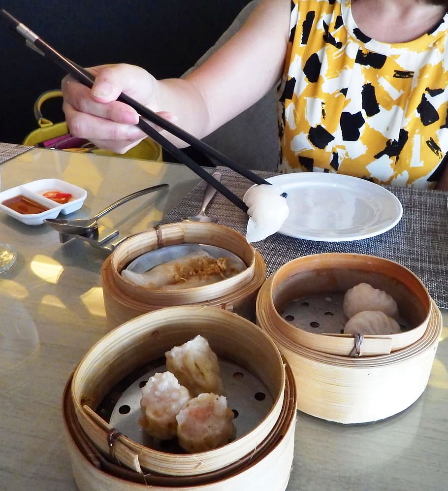 Eating Dim Sum with Chopsticks, food, dimsum, steamed, chinese