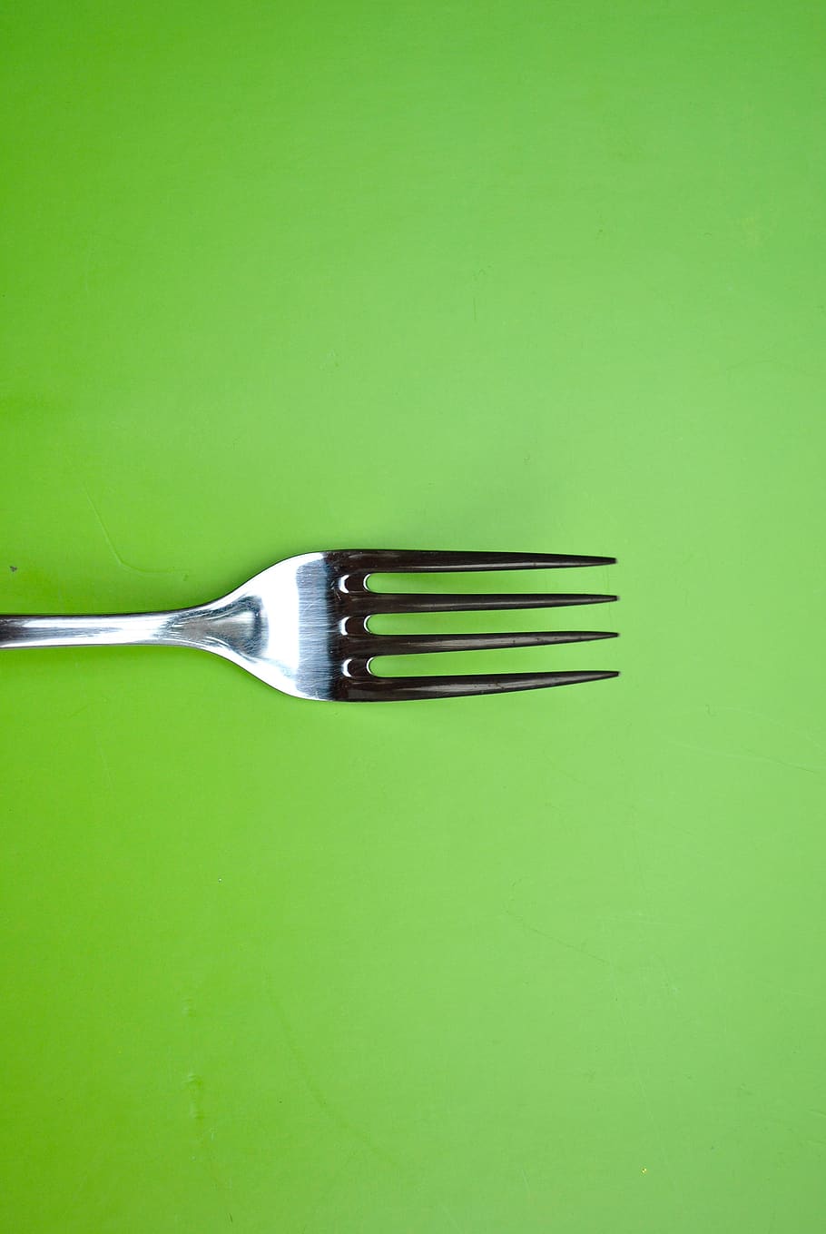 Stainless Steel Fork on Green Paper, art, cutlery, dining, dinner HD wallpaper