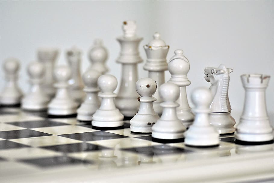 chess, chess game, play, think, chess pieces, chess board, white HD wallpaper