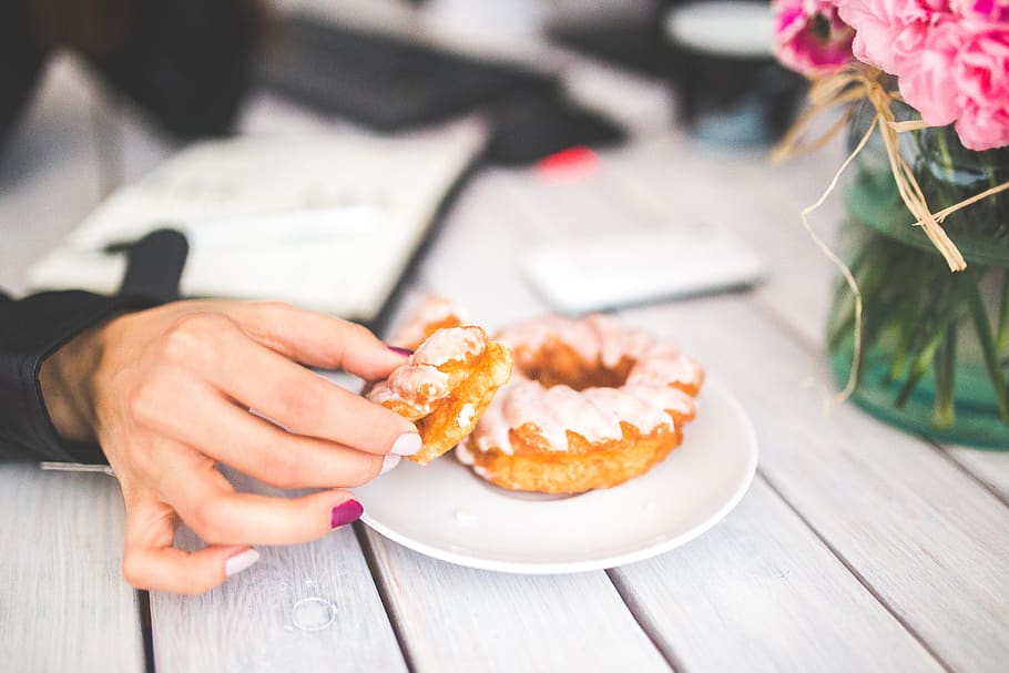 Closeup photo of hand choosing donut, cake, donuts, doughnuts HD wallpaper