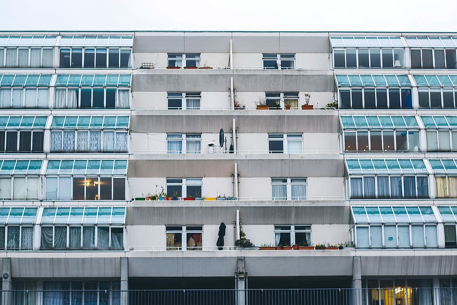 white painted building, urban, town, city, high rise, apartment building HD wallpaper