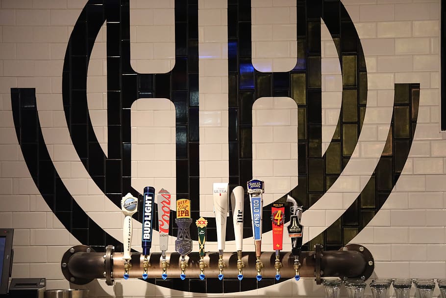assorted-color beer tap handles, dallas, happiest hour, united states HD wallpaper