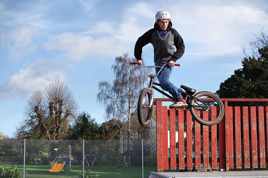 Man Doing Tricks on His Black Bmx, action, active, bicycle, boy HD wallpaper