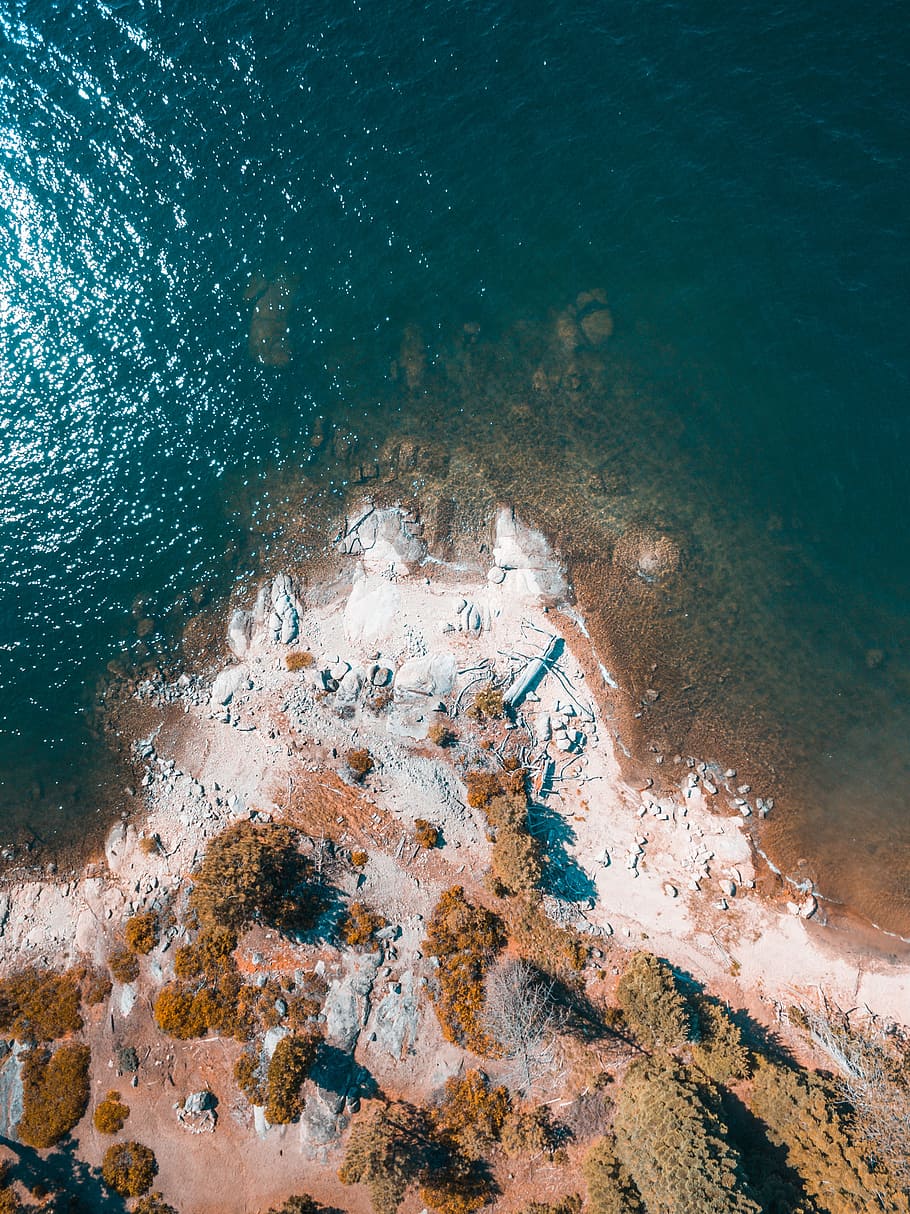 aerial photography of island, beach, shore, rock, ocean, water HD wallpaper
