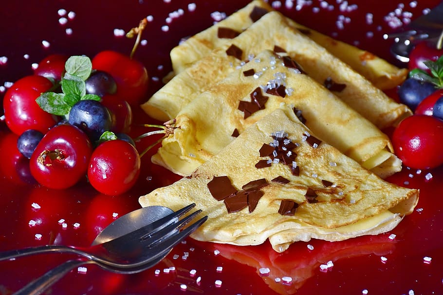 Assorted Friots, berries, blueberries, cherry, chocolate, crepe HD wallpaper