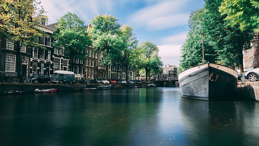 Black and White Boat on Calm Body of Water, architecture, bridge HD wallpaper