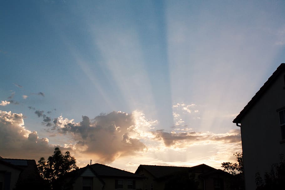 sky, clouds, sun rays, sunshine, golden hour, yellow, blue HD wallpaper