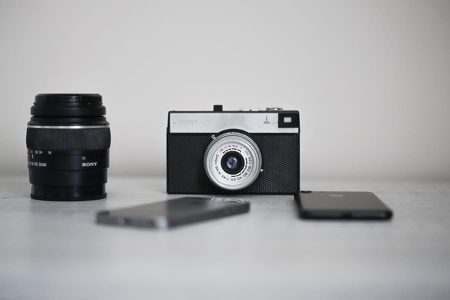 black and grey point-and-shoot camera, desk, phone, lens, photography HD wallpaper