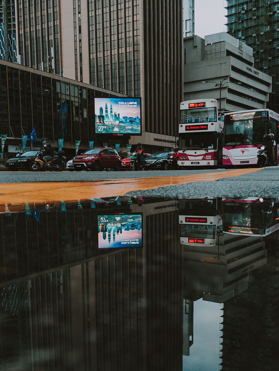 parked assorted-color cars near brown building, reflection, city HD wallpaper