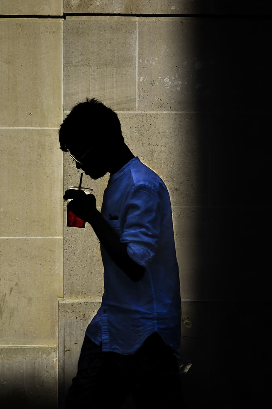 man wearing blue button-up shirt, person, human, worker, clothing HD wallpaper