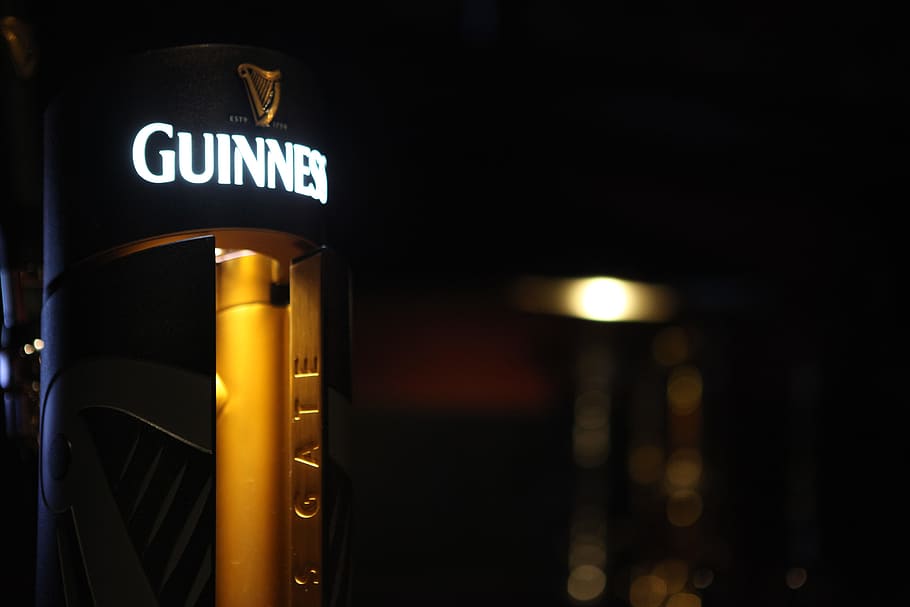 beer, bar, beverage, alcohol, dark, pub, guinness, ale, western script HD wallpaper