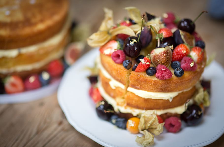 fruit cake on white plate, food and drink, berry fruit, freshness HD wallpaper