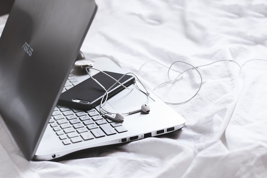 iphone face down on laptop keyboard, computer, bed, furniture HD wallpaper