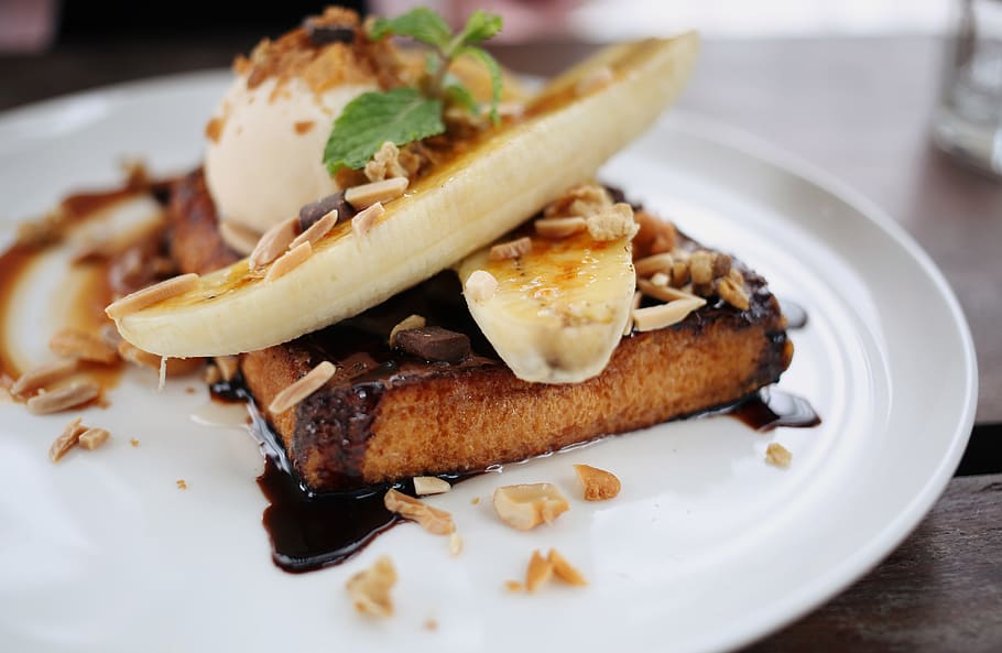 banana split on plate, food, toast, french toast, bread, bangkok HD wallpaper
