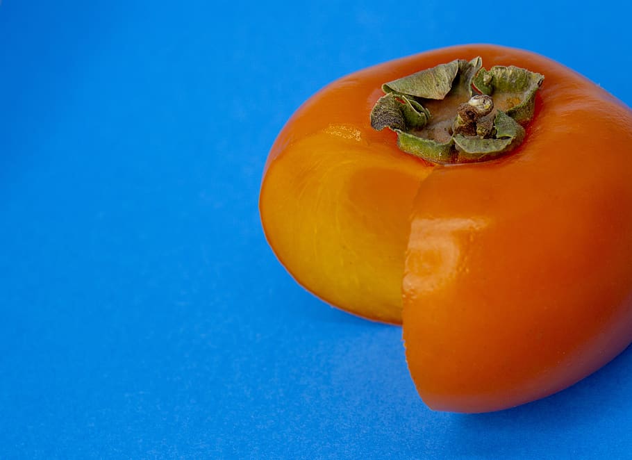 persimmon, orange, blue, complementary color, fruit, sweet HD wallpaper