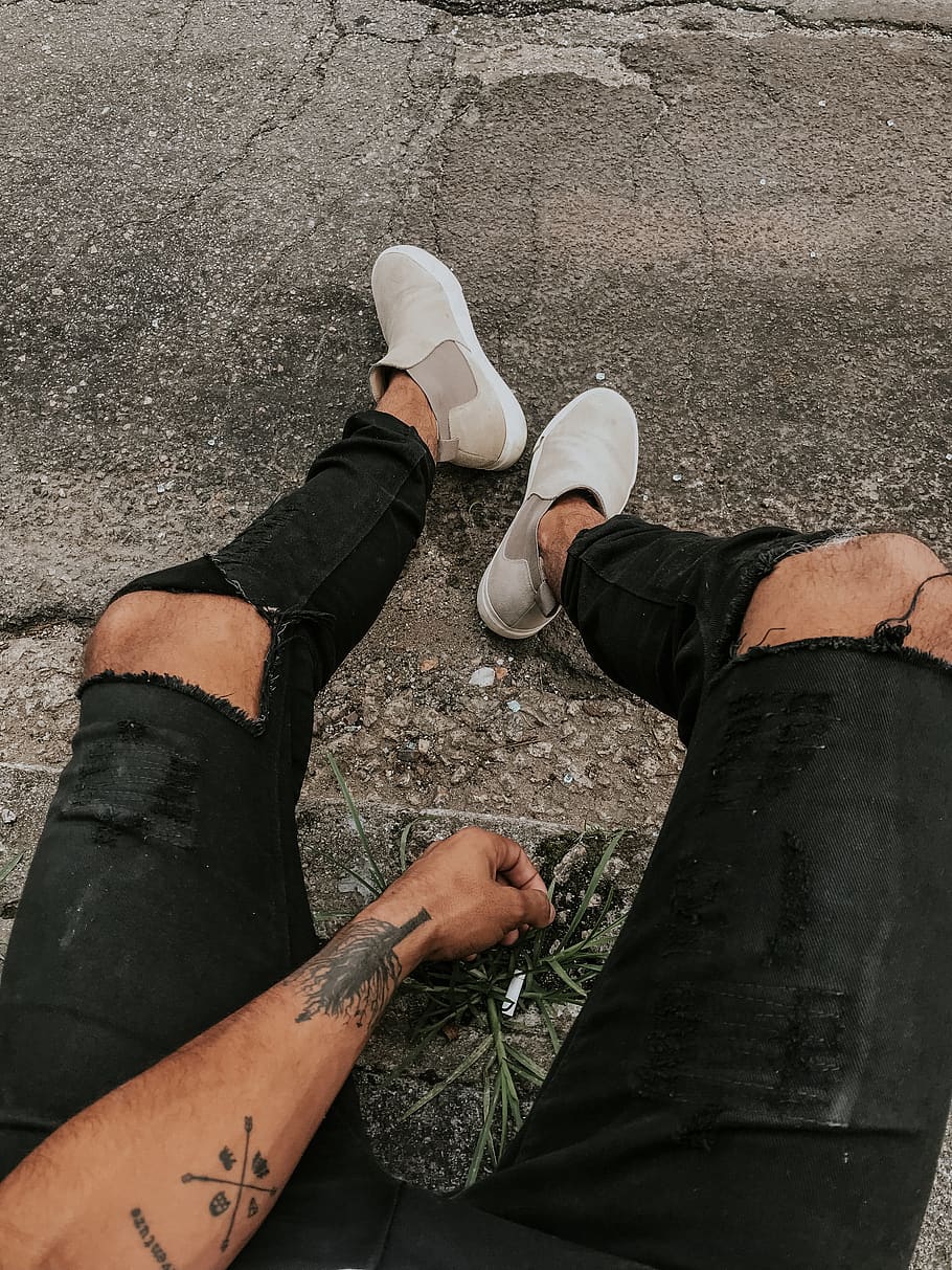 Distressed Black Jeans, arm, black pants, casual, daylight, daytime HD wallpaper