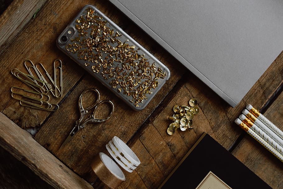 Office accessories on an old wooden tray, flatlay, accesories, HD wallpaper