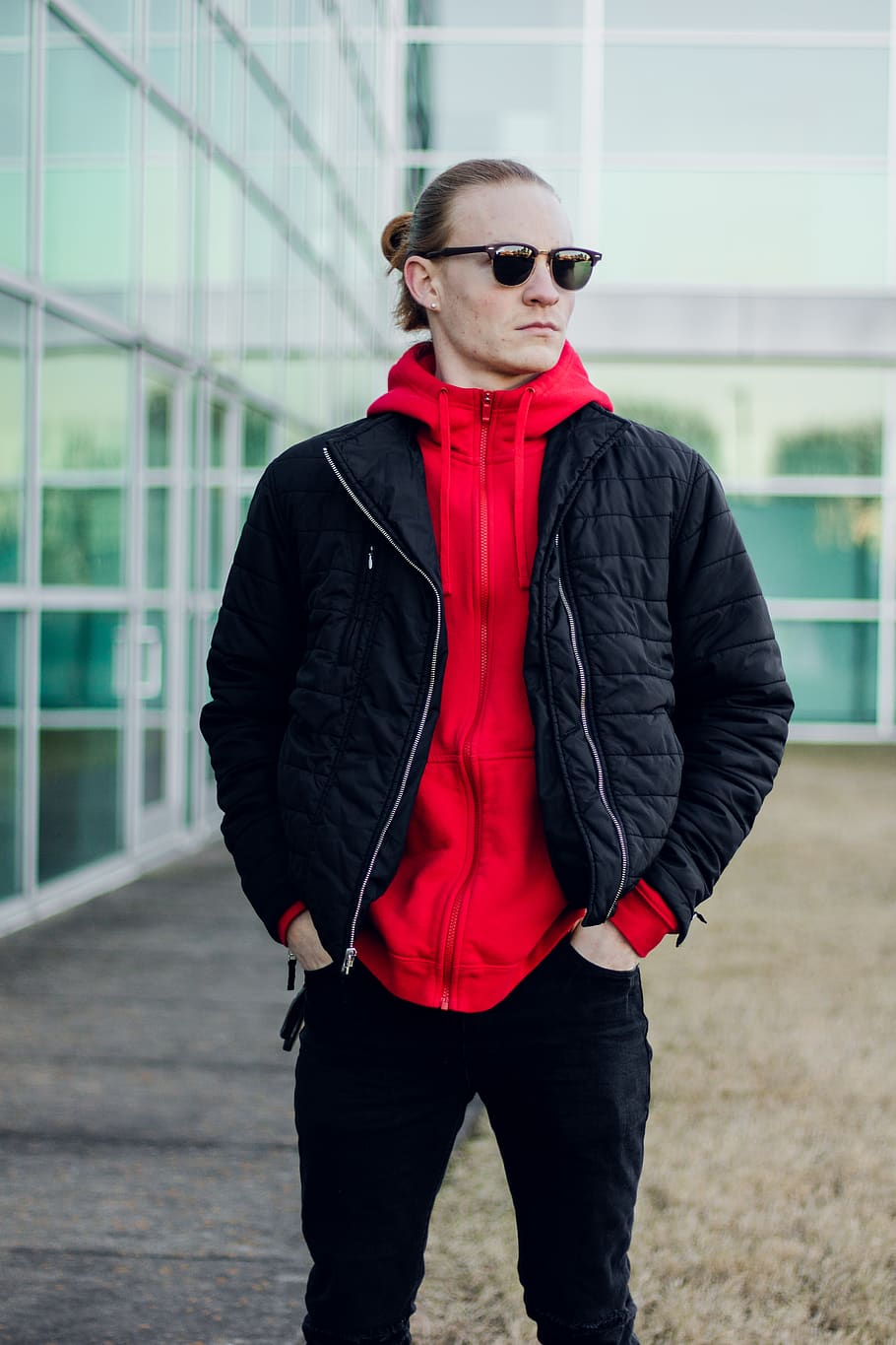 man standing while looking side view, coat, clothing, jacket HD wallpaper