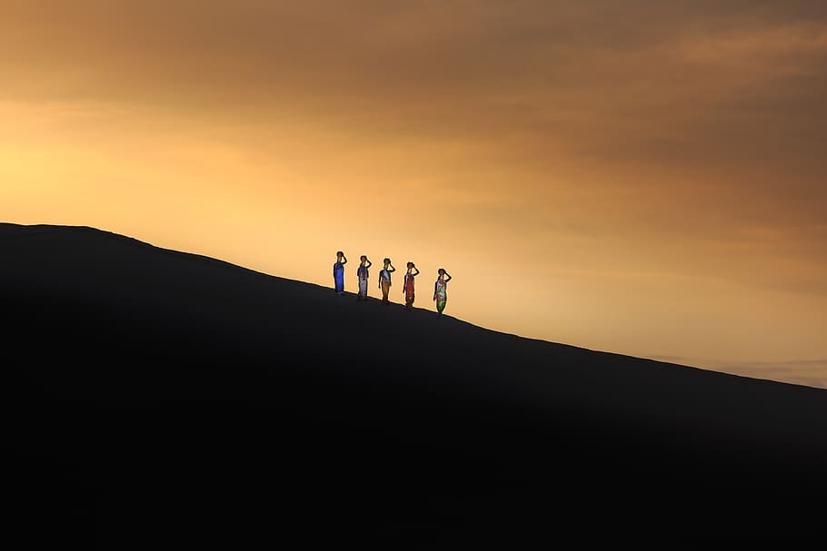 Five Persons Standing on Mountain, backlit, dawn, desert, dramatic HD wallpaper