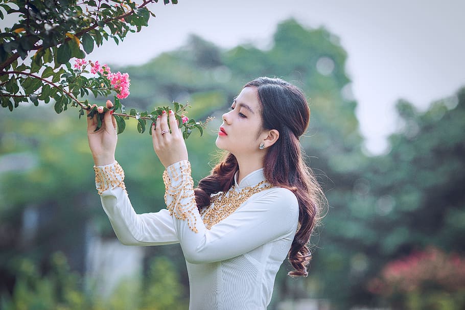 Shallow Focus Photography Of Woman Smelling Flower, beautiful, HD wallpaper