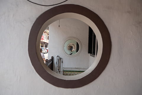 window, human, person, hole, porthole, automobile, car, vehicle HD wallpaper