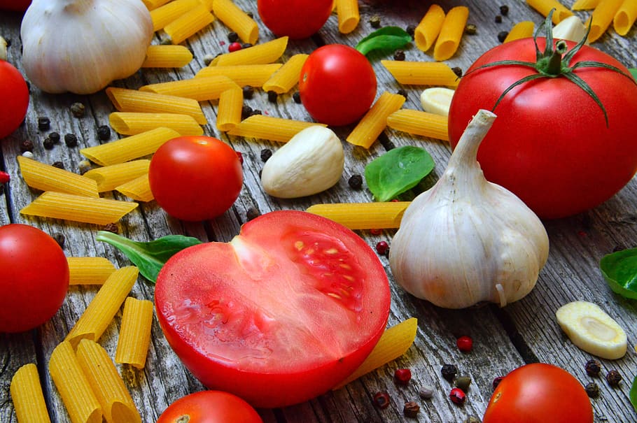 vegetables, tomatoes, pepper, red, wood, mood, healthy, fresh HD wallpaper