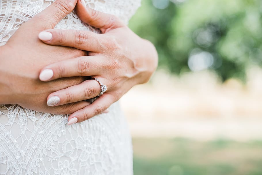 Beautiful Wedding Ring, diamond ring, white nail, hand, blurred background HD wallpaper