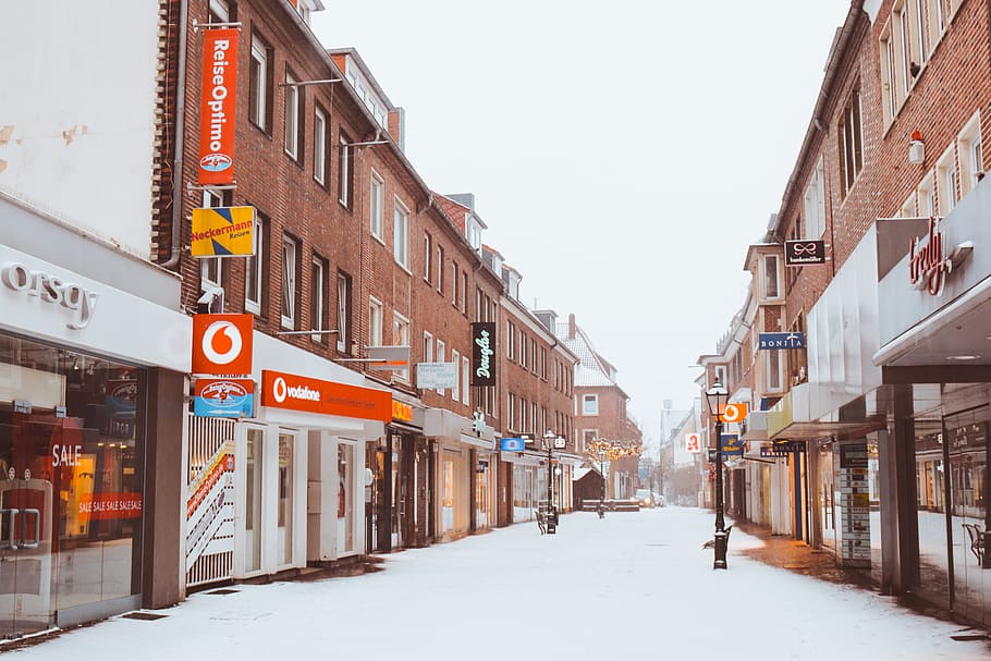 empty road bet ween buildings, city, urban, street, town, outdoors HD wallpaper
